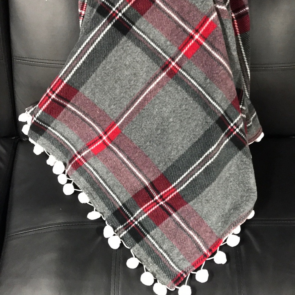 New Luxe Fleece Throw with White Ball Trim